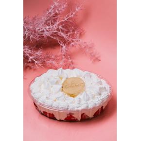 Torta Merengue de Ninho com morangos frescos e suspiro
