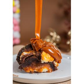 Ovo de corte Brownie com caramelo salgado