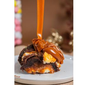Ovo de corte Brownie com caramelo salgado