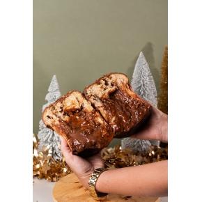 Chocotone com Caramelo Salgado, Castanha caramelizada e Chocolate meio amargo.