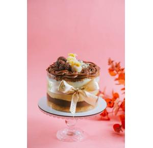 Bolo naked 4 leites com Brigadeiro gourmet e ninho